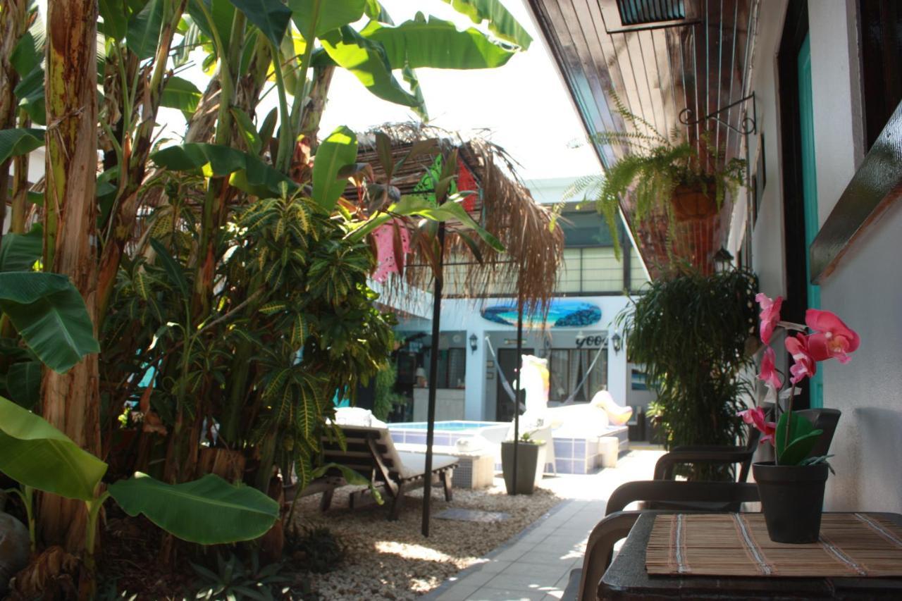 Hotel Perico Azul & Surf Camp Jaco Bagian luar foto