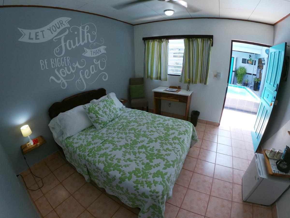 Hotel Perico Azul & Surf Camp Jaco Bagian luar foto